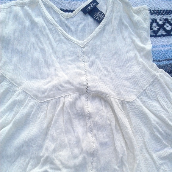 Rue 21 Flowy Tank - Picture 2 of 3